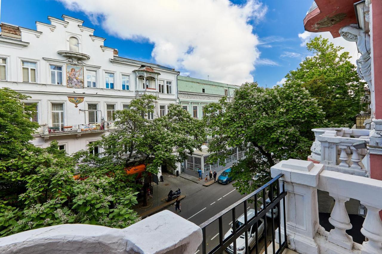 Apartments Odesa Exterior photo